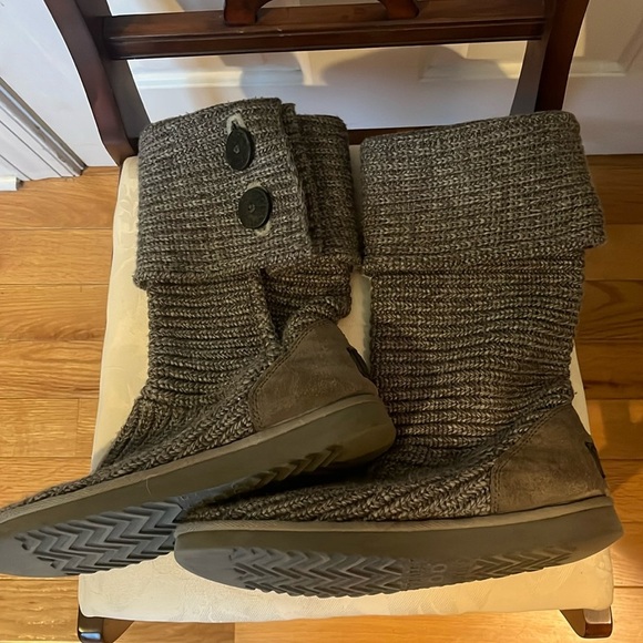 Ugg Grey Double Button Cardy Boots Women’s size 10 - Picture 1 of 6